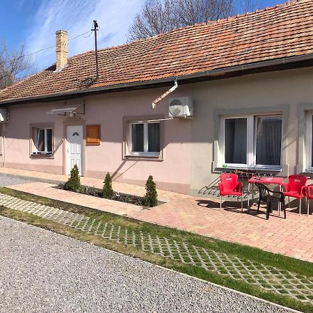 Harom Tarka Macska Apartmanok Sárospatak Esterno foto