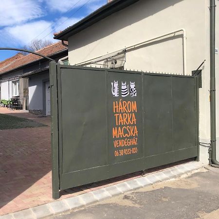 Harom Tarka Macska Apartmanok Sárospatak Esterno foto