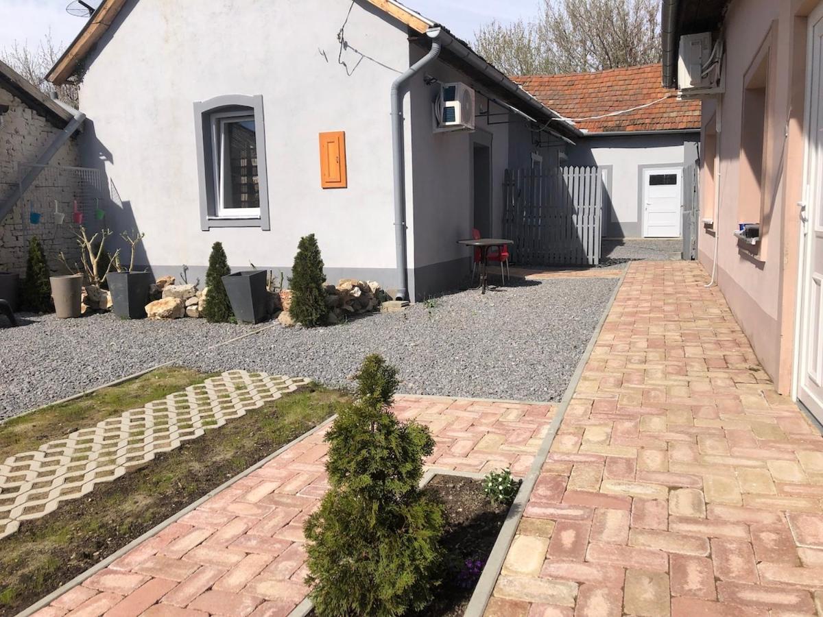 Harom Tarka Macska Apartmanok Sárospatak Esterno foto