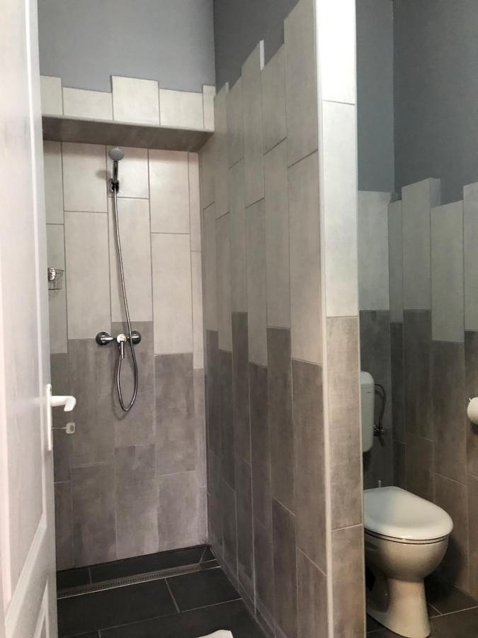Harom Tarka Macska Apartmanok Sárospatak Esterno foto